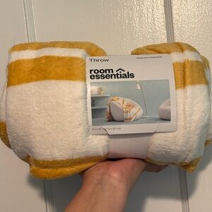 Room Essentials Yellow and White Throw Blanket